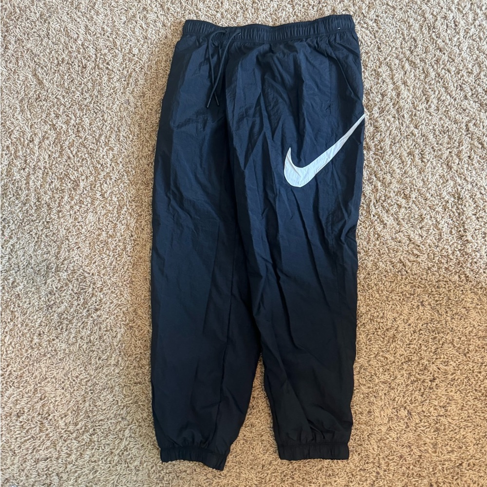 Nike Sportswear Essential
Women's Mid-Rise Pants